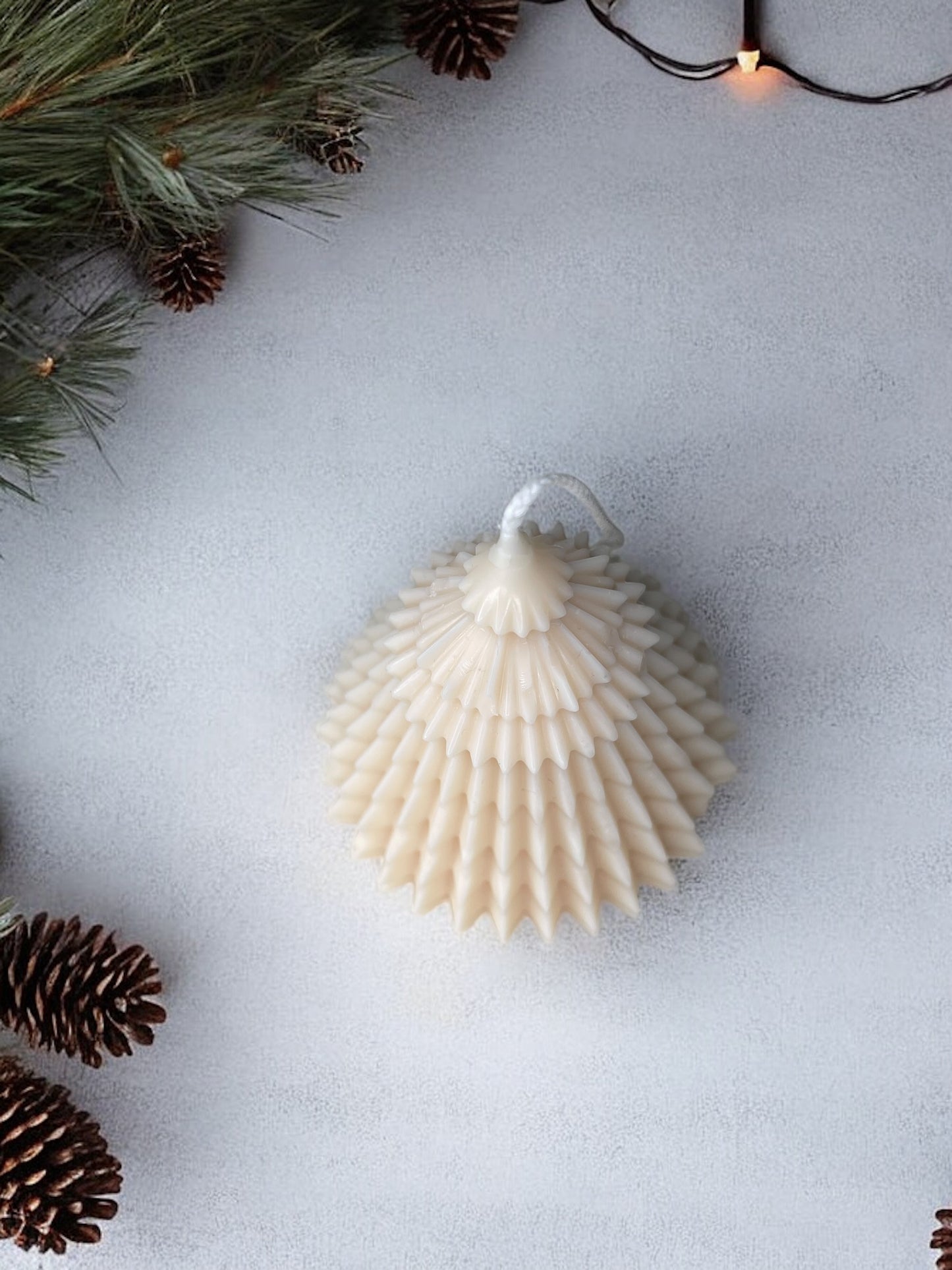 DECORATIVE CANDLE - LARGE RIBBED CHRISTMAS TREE